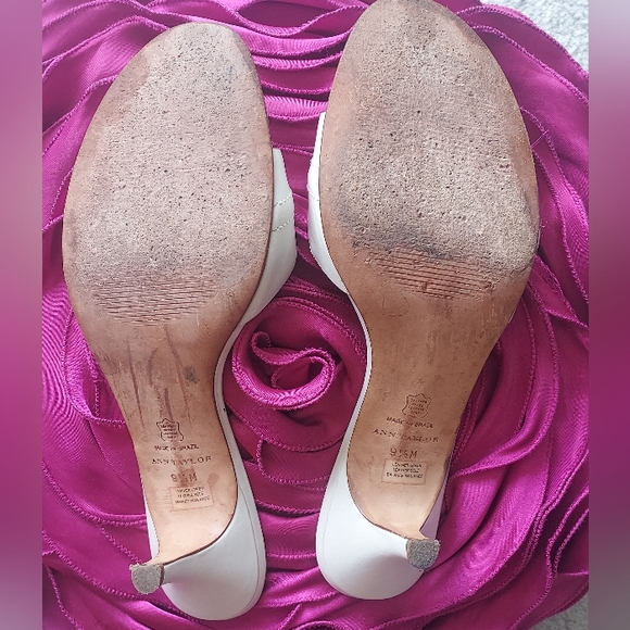 CLEARANCE ANN TAYLOR Heeled Slides - Picture 2 of 5